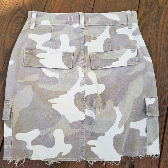 Hollister skirt  camo print in juniors size 3 - Picture 4 of 6